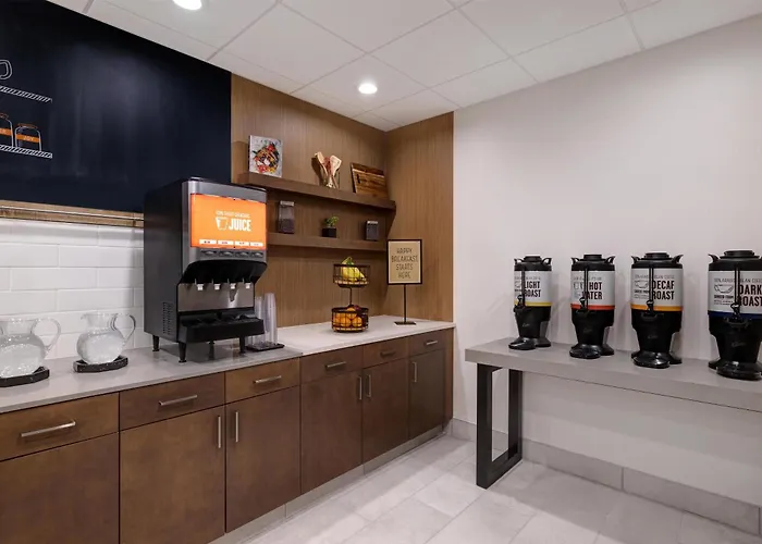 Hampton Inn & Suites Marina