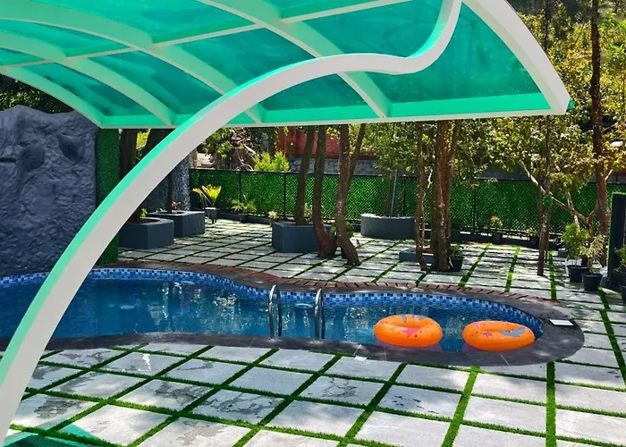 Golden Green Resort With Pool
