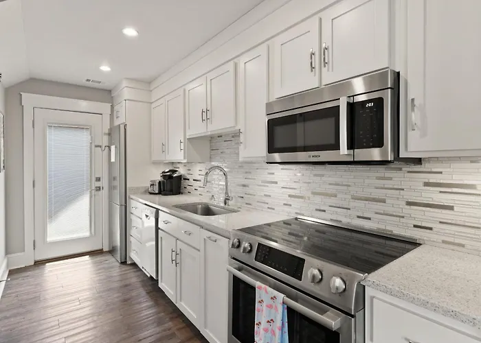 605 Bartow Guest House