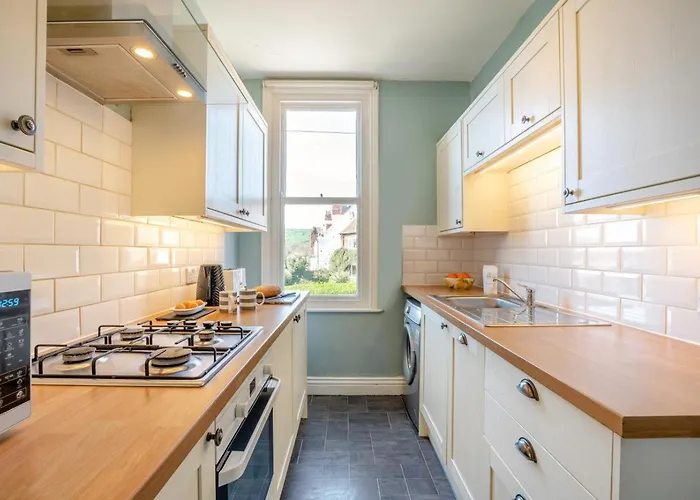 3 Bed In Whitby Oc-R565