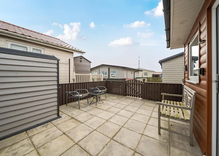 1 Bed Cabin - Sleeps 2 - Pets - 2 Min To Beach