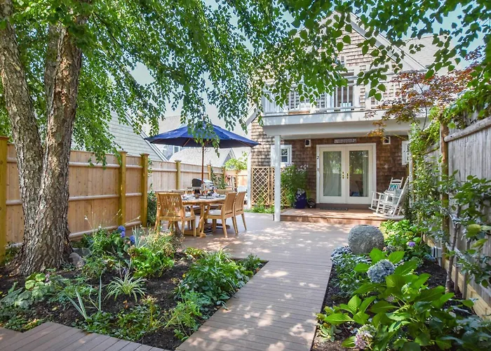 4 Min Walk To Commercial Street And Beach