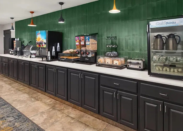 La Quinta Inn & Suites By Wyndham Minot