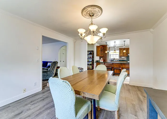 Crescent City Home W/ Hot Tub: Half-Block To Beach