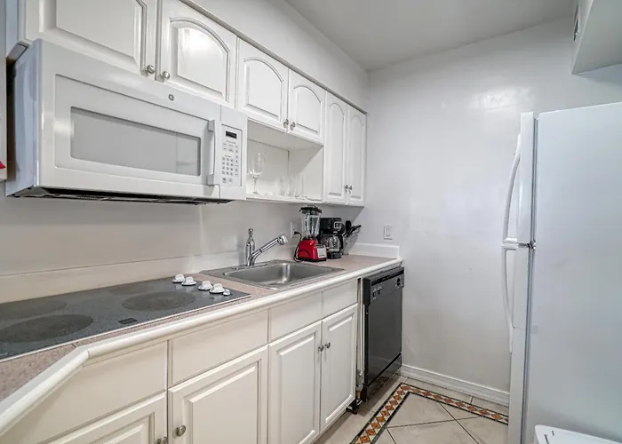Oceanview Apartment On The Beach 123