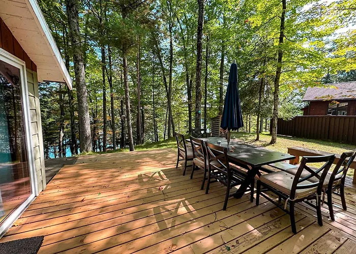 Blue Lake Cottage - Pet Friendly Rental