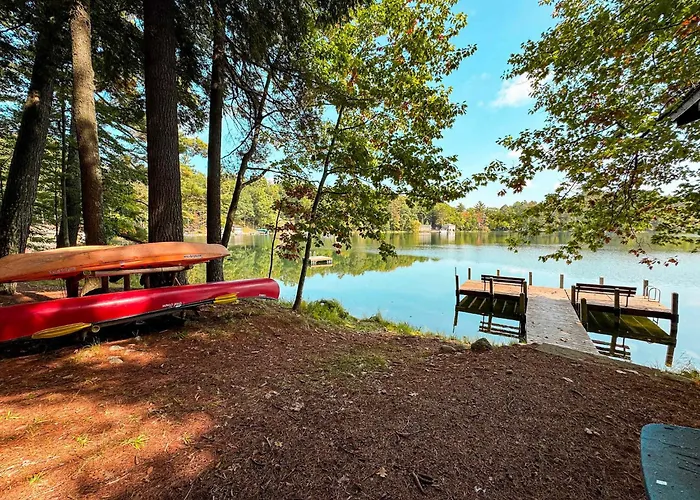 Blue Lake Cottage - Pet Friendly Rental