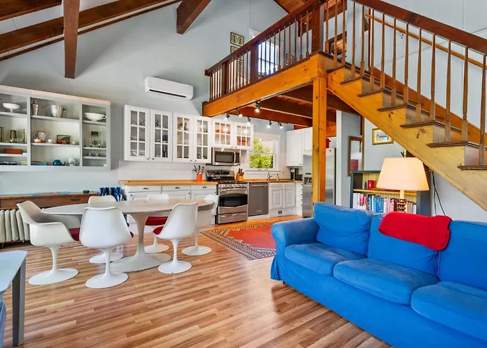 Dog-Friendly Cape Cottage Near Beach Towns