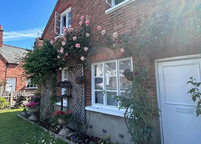 Grade II Listed Victorian Cottage