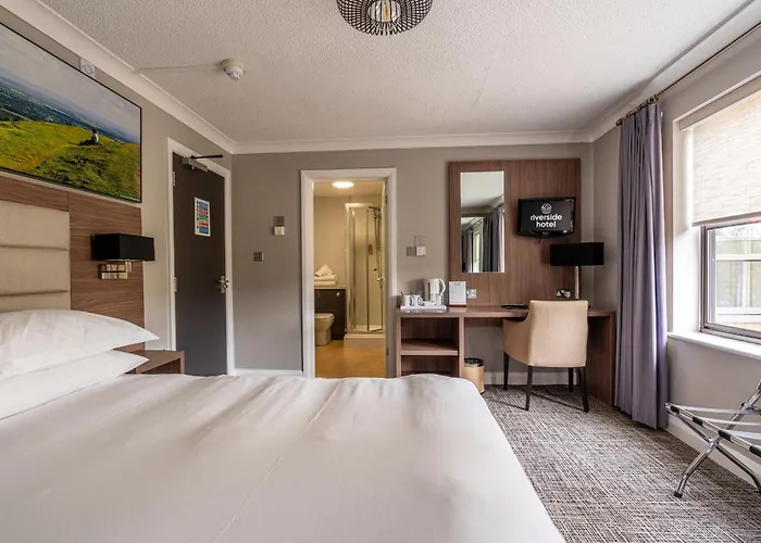 Riverside Hotel