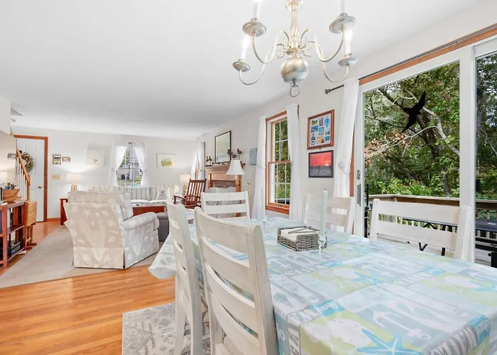 Woods Edge: Walk To Red River Beach, Pet Friendly