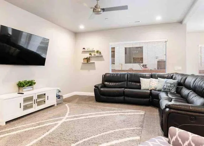 Spacious Villa With Lazy River, Pool & Hot Tub