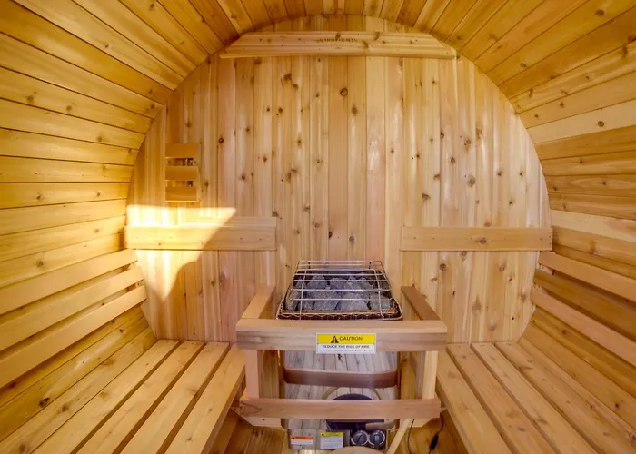 Red Lodge Cabin W/ Hot Tub ~ 1/2 Mi To Downtown!