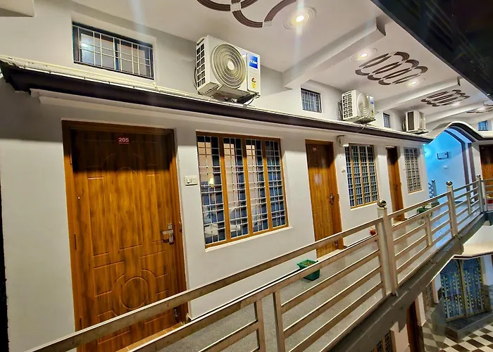 Geetanjali Palace Hotel & Restaurant