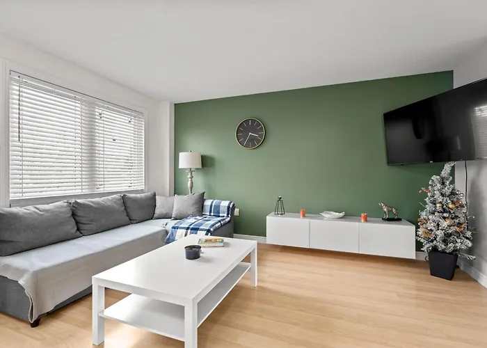 Entire 5 Bedrooms House 14 Guests