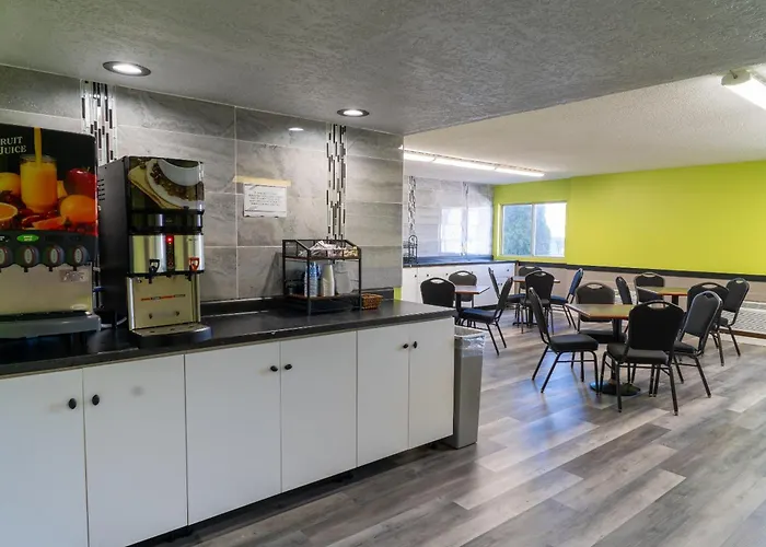 Coratel Inn And Suites By Jasper Lacrosse