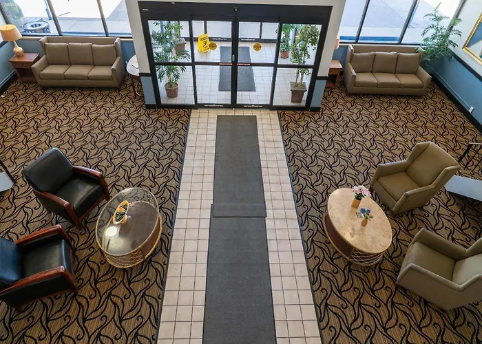 Coratel Inn And Suites By Jasper Lacrosse
