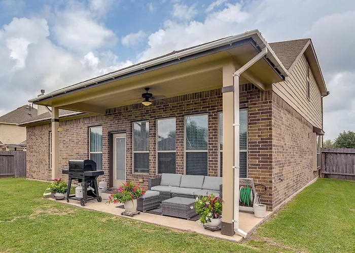 22 Mi To Dtwn Houston: Spacious Baytown Home!