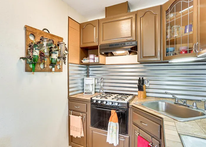 Fish, Hike & Relax: Rural Red Bluff Cottage