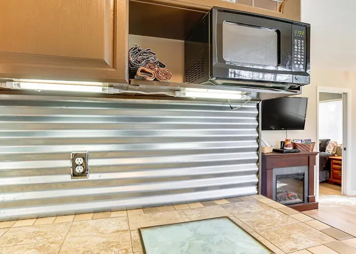 Fish, Hike & Relax: Rural Red Bluff Cottage