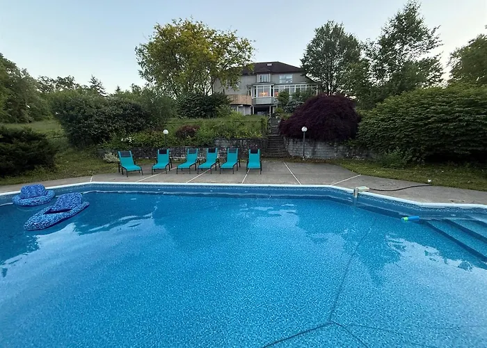 Pool, Fire Pit Bedroom & Alaska King Sleeps 16