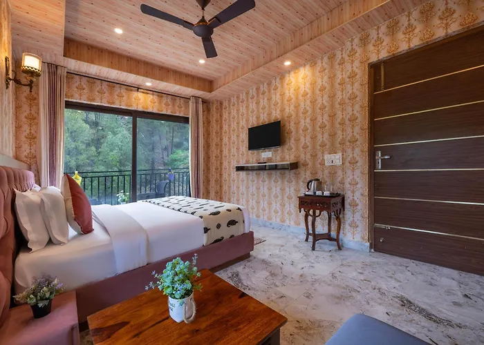 Splendid Retreat Hotels Kasauli - Vacation, River View Balcony, Traking, Camping, Bonfire, Family Groups, Forest Treks, Memories