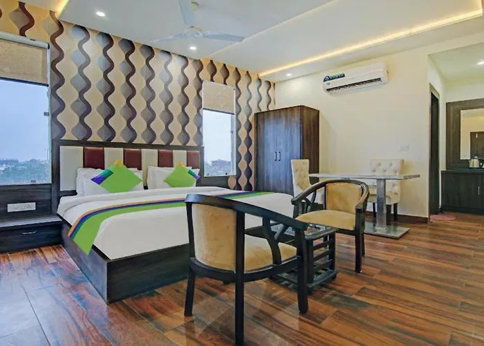 Hotel Super Affordable Silverkey Stay Near Krishna Nagar -Free Parking Facility