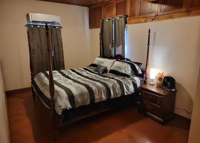 Waterfront Rock Shower Suite With Sunset View Room