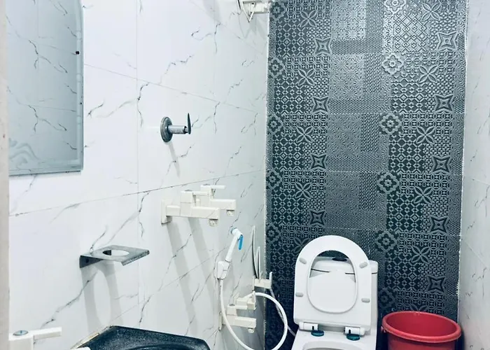 Hotel Radha Madhavam