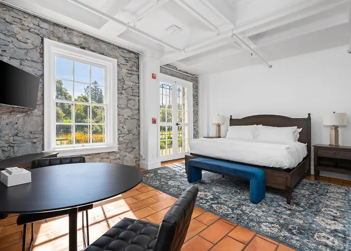 Sonoma Stonehouse Hotel