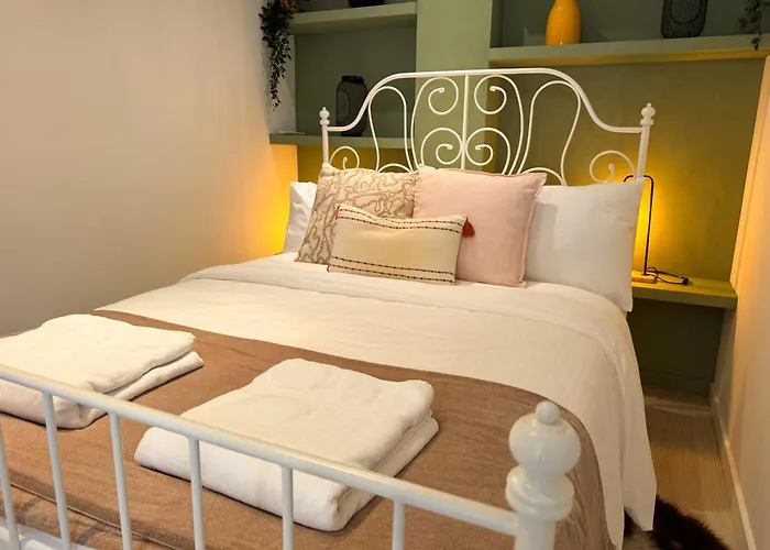 Heart Of Cascais Cozy 2Br Steps From Beach