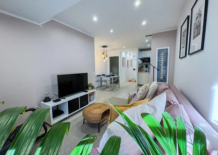 Heart Of Cascais Cozy 2Br Steps From Beach