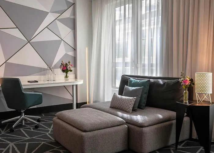 Warwick Le Crystal - Montreal