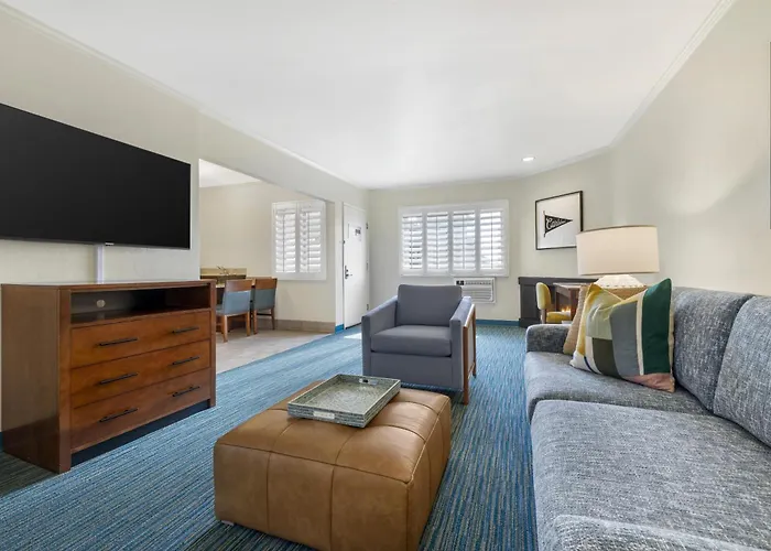Best Western Plus Beach View Lodge