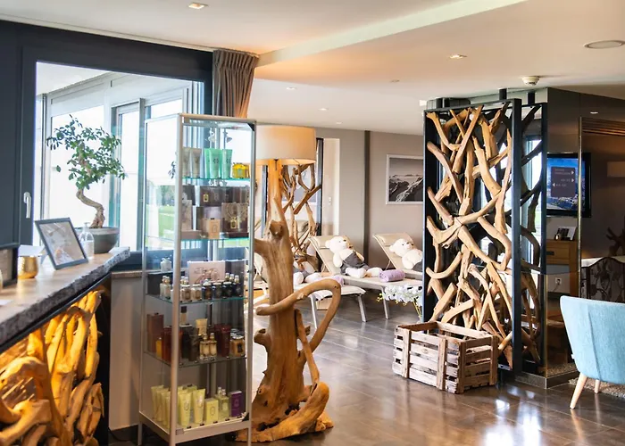 Everness Hotel & Resort
