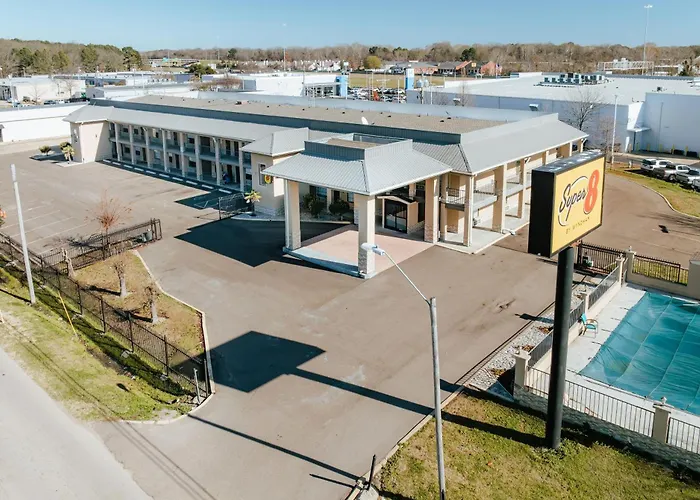 Super 8 By Wyndham Jackson Ms Near The Fairgrounds