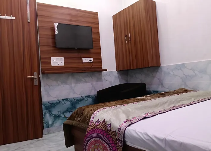 Hotel Shri Girraj Dham Vrindavan