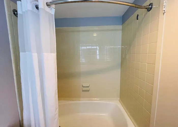 Mystic River Hotel & Suites