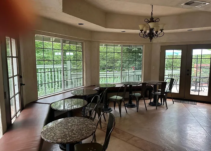 Baechtel Creek Inn