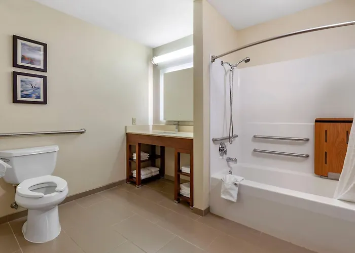 Comfort Suites Escanaba West