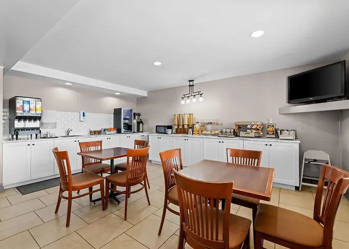 Travelodge Suites By Wyndham Regina - Eastgate Bay