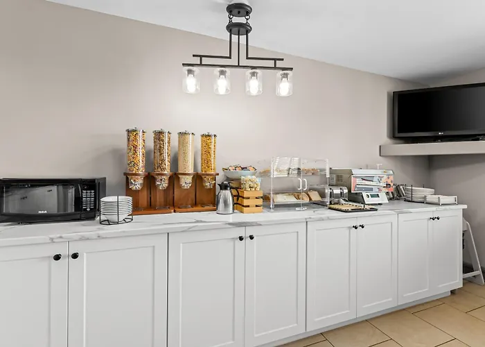 Travelodge Suites By Wyndham Regina - Eastgate Bay