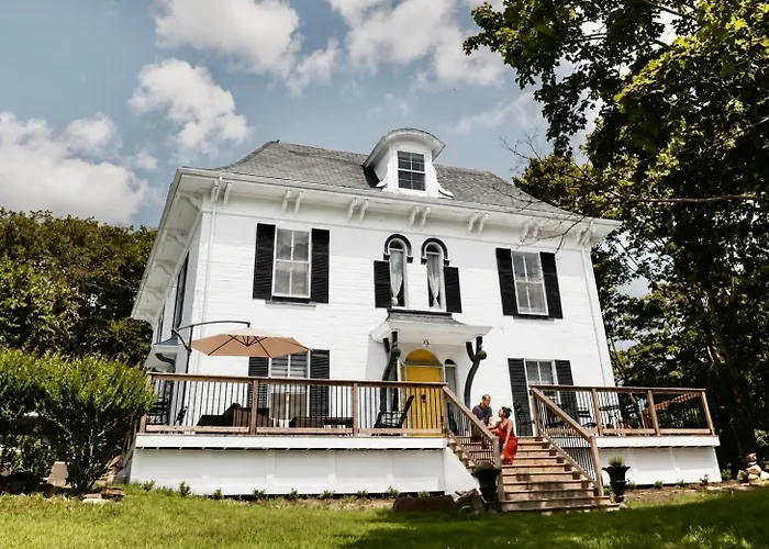 The Montague Rose Inn & Cafe