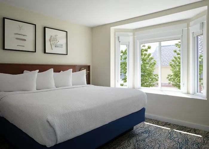 Starfish Manor Oceanfront Hotel