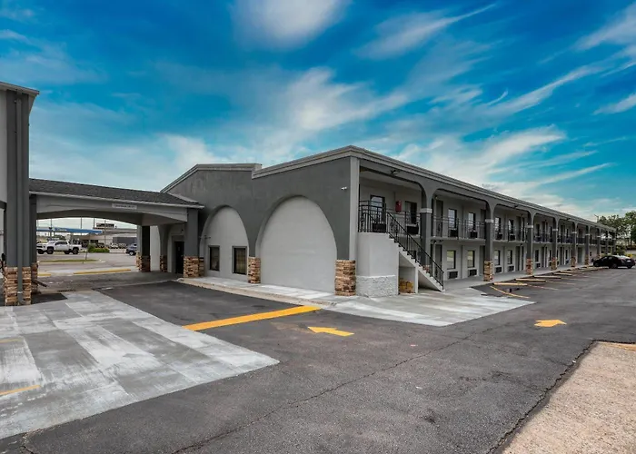 Clarion Pointe Decatur Downtown
