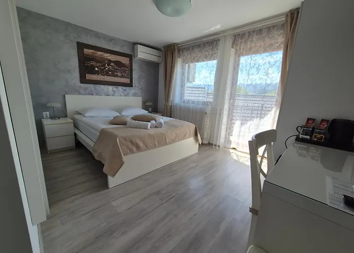 Apartments & Rooms Aleksandra