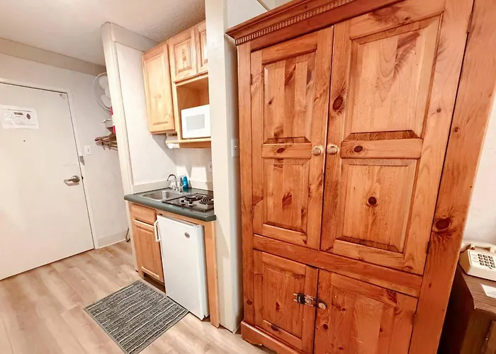So Davis St 333 Unit #414 ~ Mountaineer