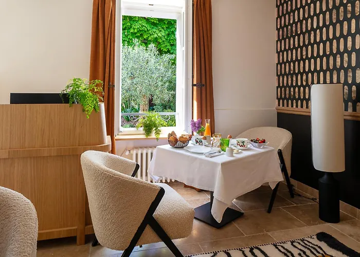 CHAMBRE ROMANTIQUE, JACUZZI et LIT D'EXCEPTION