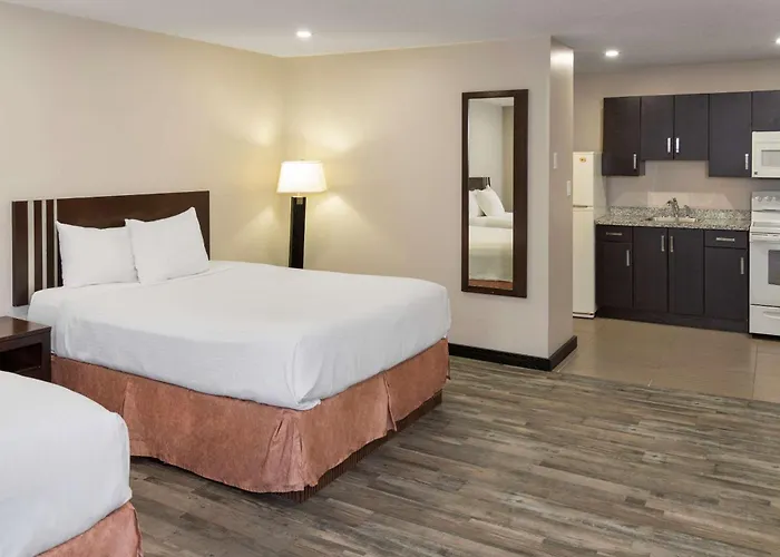 Econo Lodge Inn & Suites Medicine Hat Highway 1