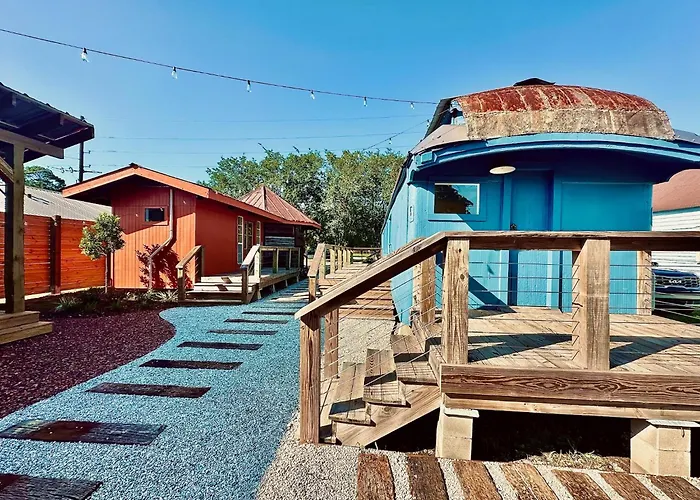 Train Wreck Inn - Boutique Train Car Stays - Self Check In